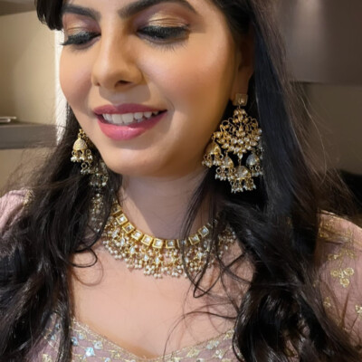 Beauty by Krimse creates natural bridal makeup using soft peach tones Bridal makeup with a natural look and soft peach tones.