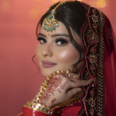 Discover the artistry of glitter eye makeup by Beauty by Krimse. Close-up of vibrant eye makeup with glitter details from Beauty by Krimse