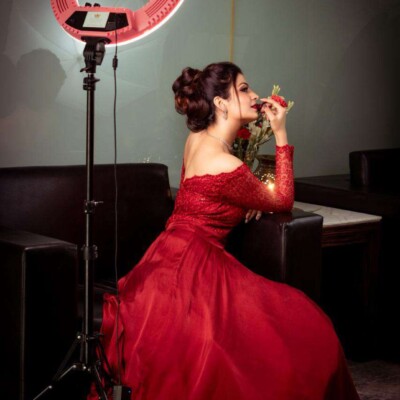 Beauty by Krimse provides hairstyling services for non-bridal events, creating refined and elegant looks. Elegant and refined hairstyle for non-bridal events with a professional finish.