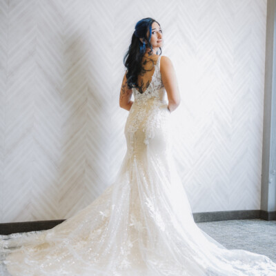 For a refined and elegant look, Beauty by Krimse combines classic chignons with soft, Elegant bridal look with a refined chignon and subtle makeup.